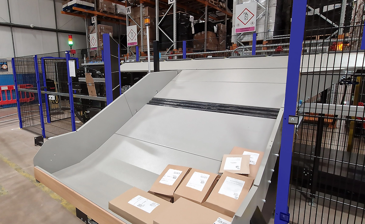 Interroll-Vertical-Crossbelt-sorter-1