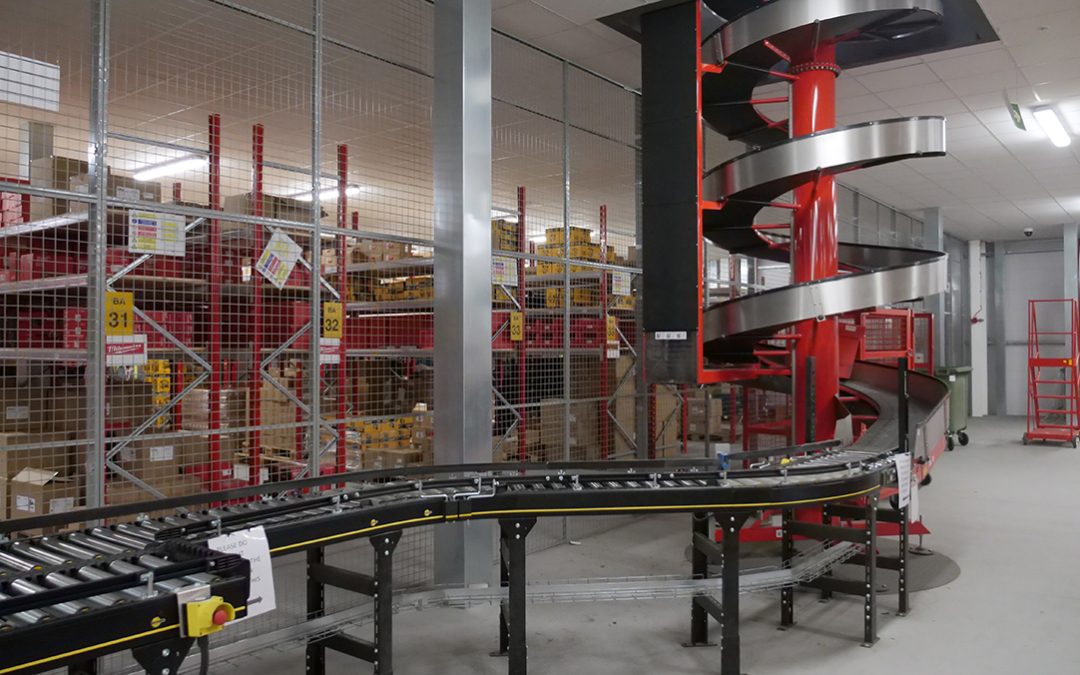 Spiral elevator feeding onto Interroll motorised roller conveyor in fulfilment centre