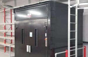black-goods-lift